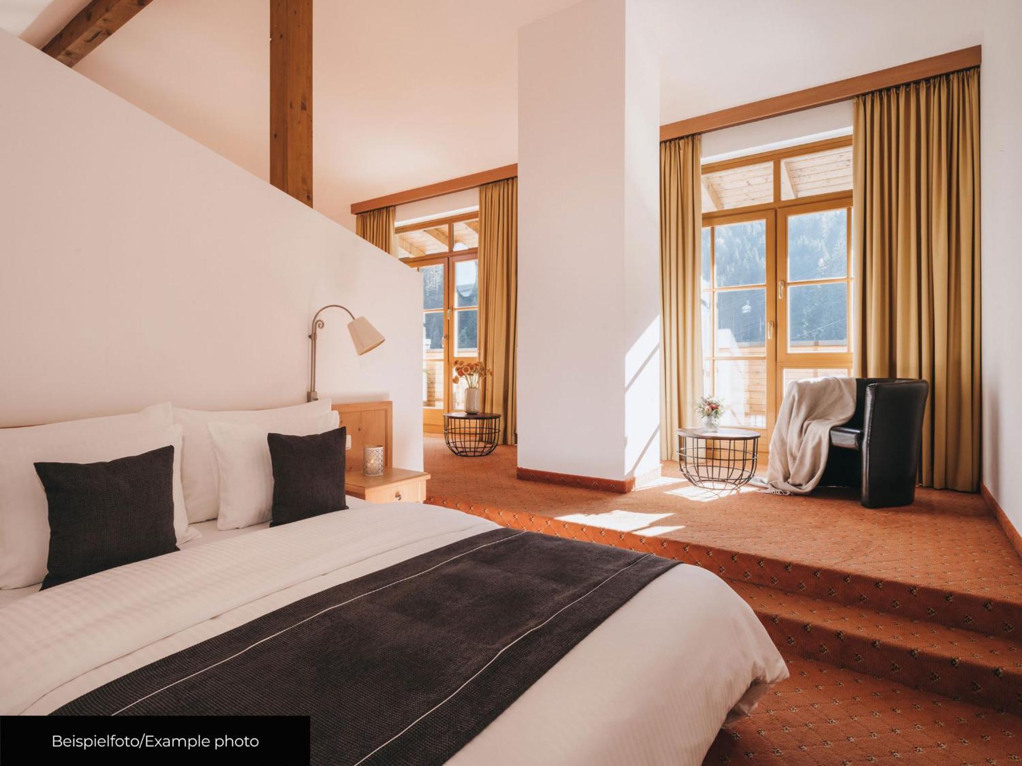 Junior Suite II,1531136671:JPEG